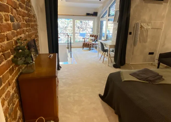 Courthouse Apartments Slavi
